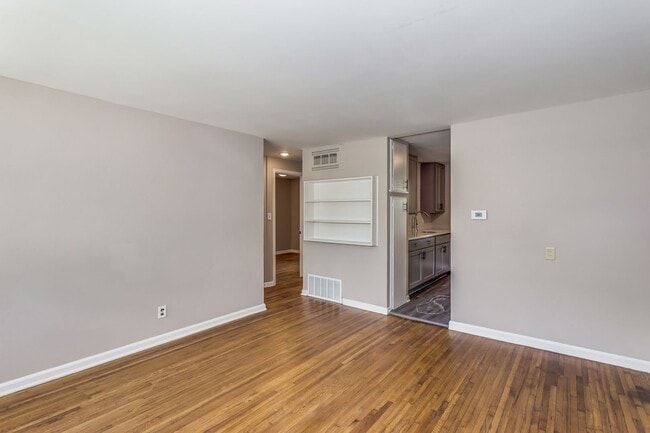 Foto del edificio - Three Bed for March move in!