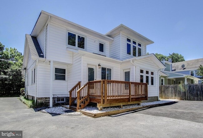 Foto del edificio - 4415 Bradley Ln