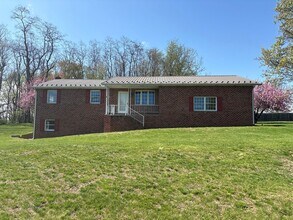 Building Photo - 9 Locust Ln
