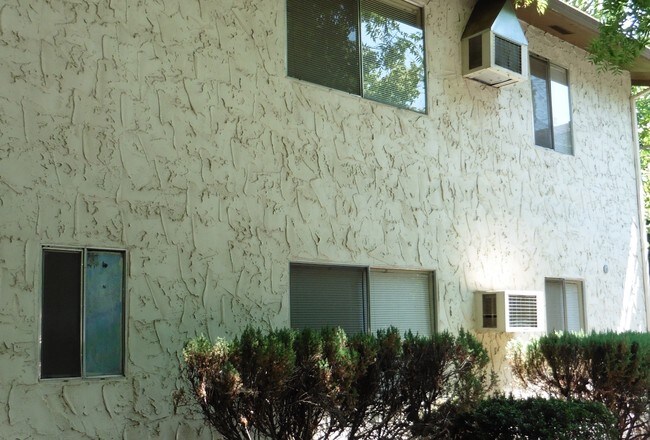 Building Photo - 1252 Warner St