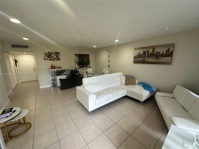 Foto del edificio - 17911 NW 68th Ave