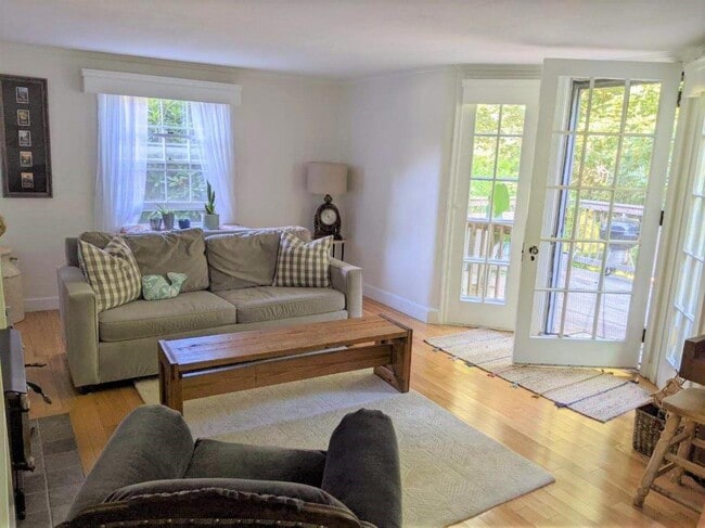 Building Photo - Charming 4-Bed, 1.5 Baths in Holden, MA