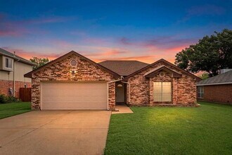 Building Photo - 4958 Briar Oaks Ln