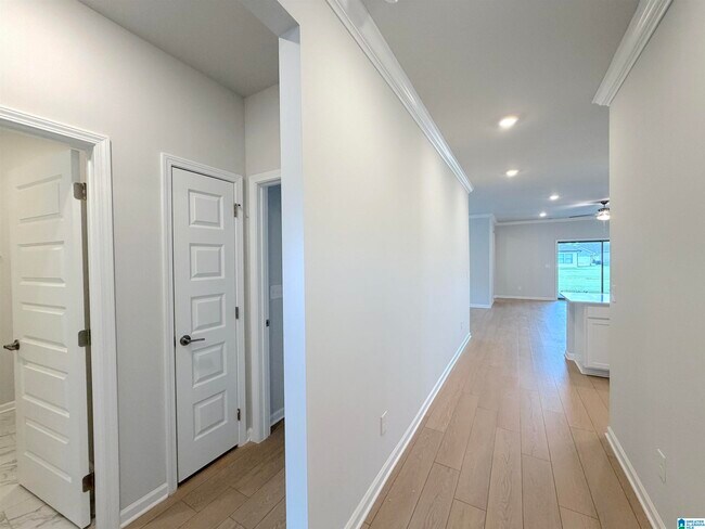 Building Photo - 305 Susan Lynn Dr