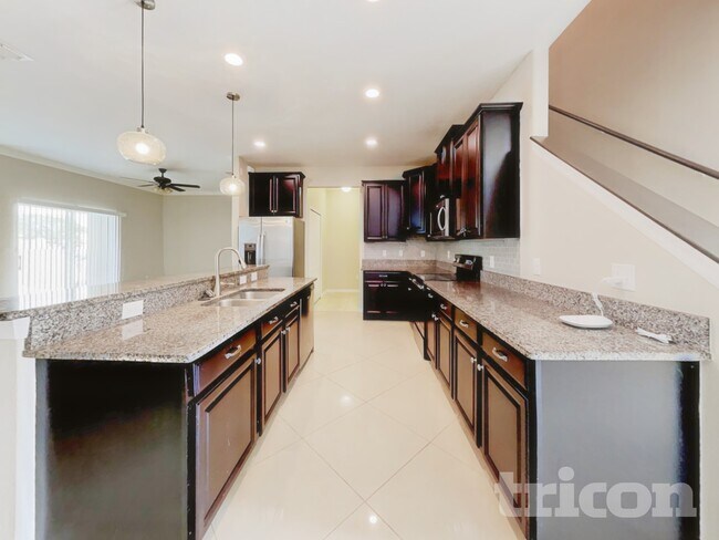 Foto del edificio - 13702 Lakemont Dr