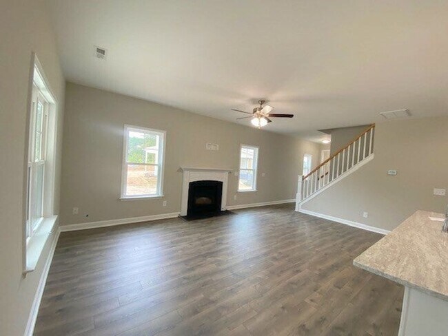 Building Photo - SPACIOUS 4 Bedroom | 2.5 Bathroom in Stone...