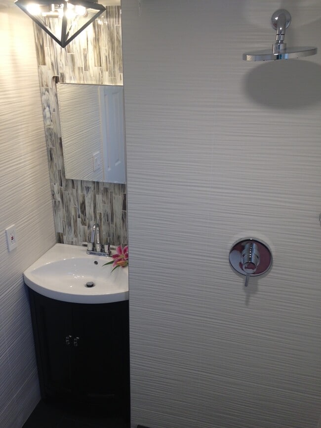 Full Bath - 8523 Bells Ridge Ter