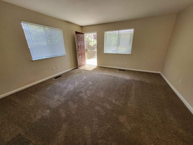 Building Photo - Duplex with Yard and Garage- PETS WELCOME-...