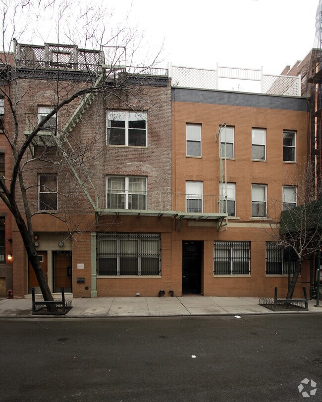 Building Photo - 17 Cornelia St