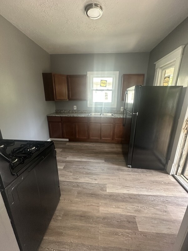 Foto del edificio - 3295 E 135th St