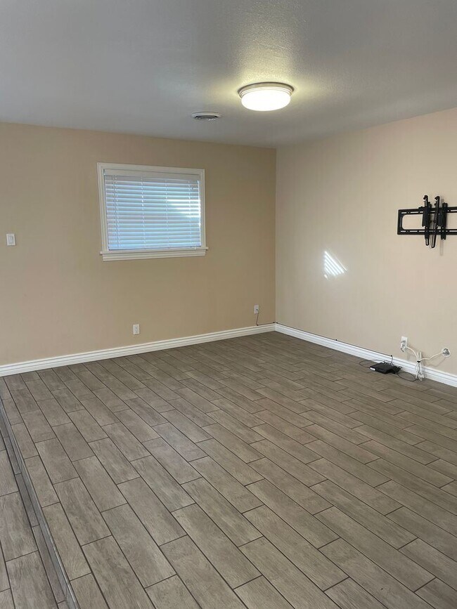 Foto del edificio - 3 br, 2 bath House - 1001 De Bremond Dr.  ...
