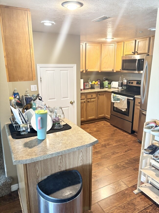 Building Photo - 112 W 1230 N St