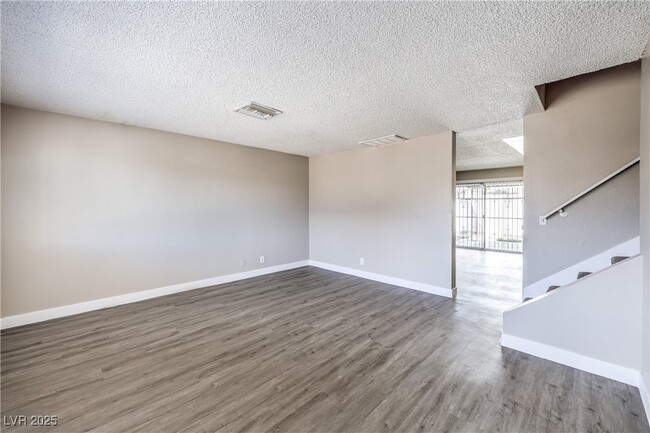 Building Photo - 2426 Paradise Village Way