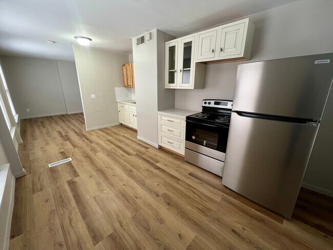 Building Photo - $895 - 2 bed 1 bath beautiful apartment