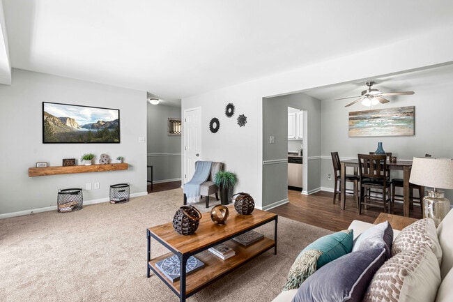 Living room - PineGate - Students save up to 10%! Apartments