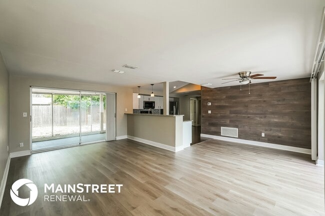 Building Photo - 3452 Brookfield Dr
