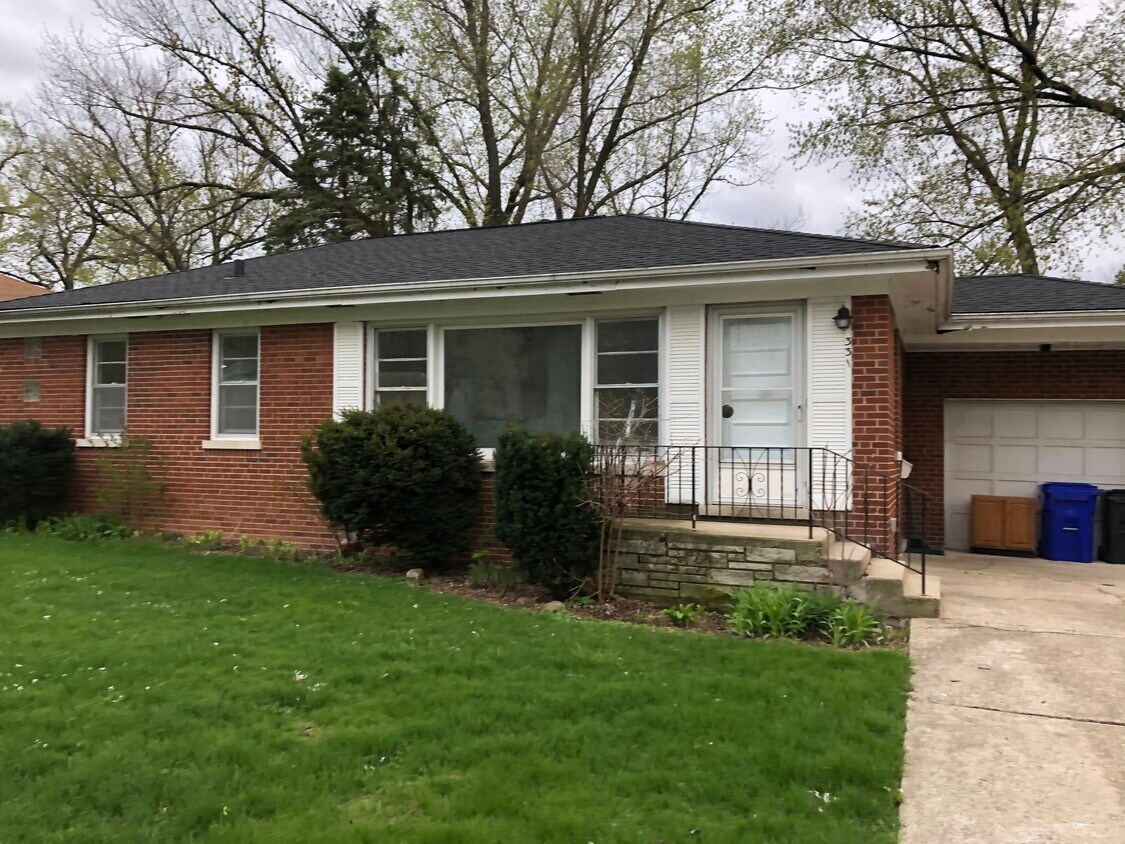 Primary Photo - 331 Maple St