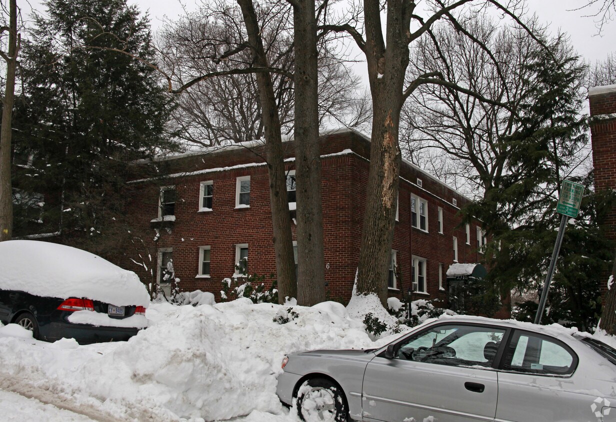 Foto principal - 2316 40th Pl NW