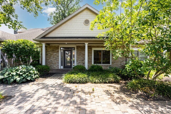 Building Photo - 163 High Pointe Dr