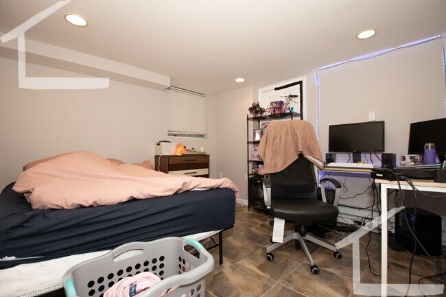 Foto del edificio - Great 1 bedroom available 12/1/25