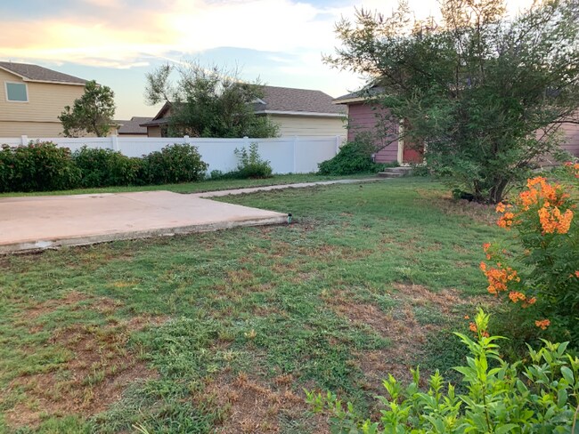 Foto del edificio - 18610 Mammoth Cave Blvd