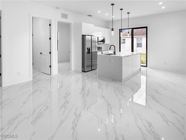 Foto del edificio - 916 Sara Ave N