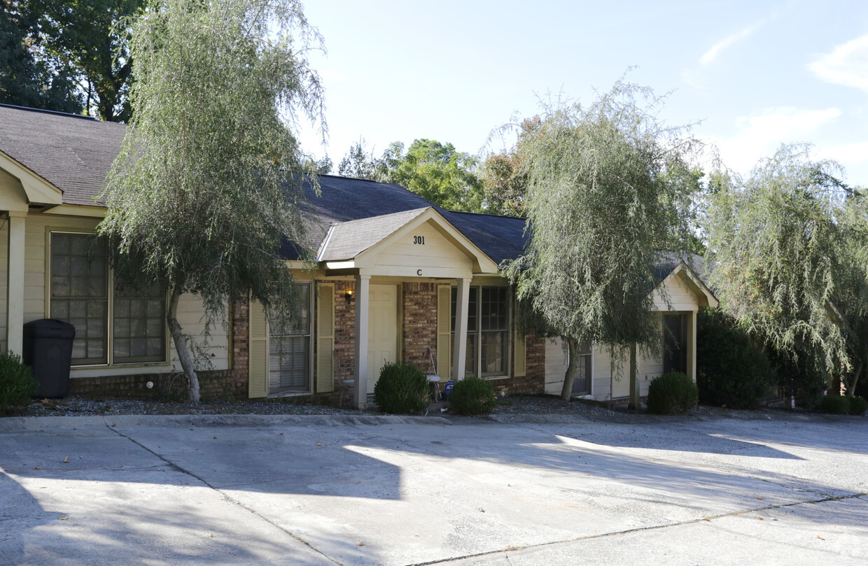 Primary Photo - Nekia Apartments