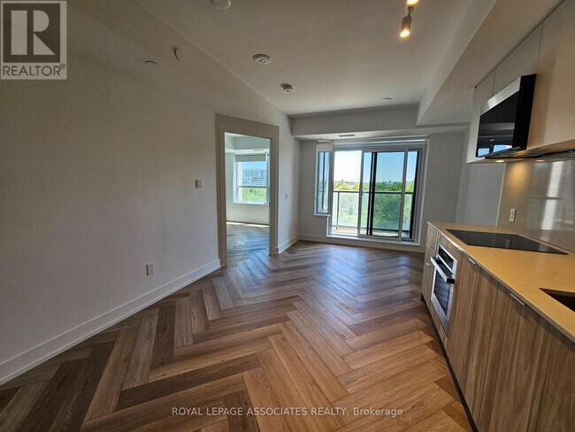 Photo du bâtiment - 717-718 CEDARLAND Dr