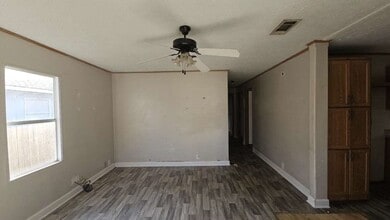 Building Photo - 11919 Kingslake Forest Dr