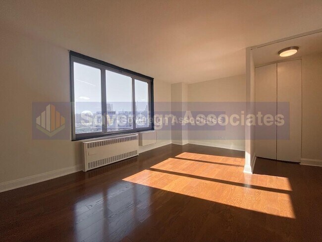 Foto del edificio - 3333 Broadway