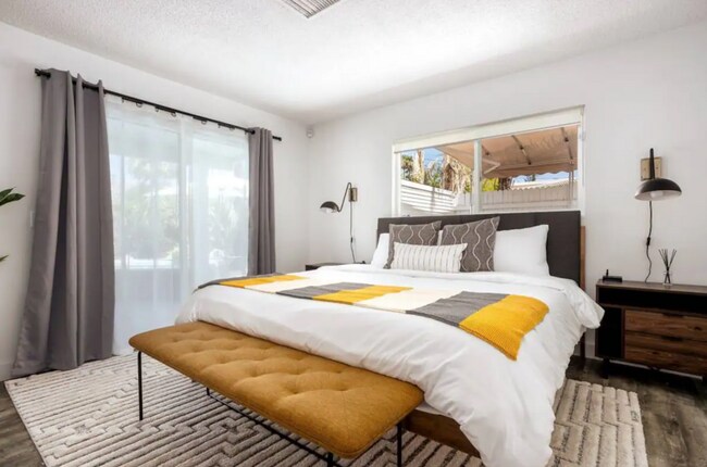 Foto del edificio - Mid-Century Oasis with Pool in Palm Springs (Monthly Only - No Long Term)