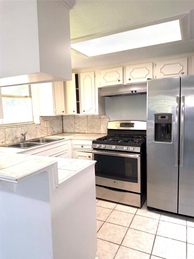 Building Photo - 954 Crestbrook Dr
