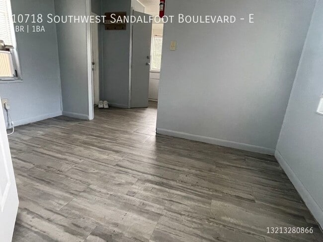 Building Photo - 10718 SW Sandalfoot Blvd
