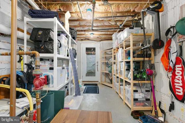 Building Photo - 8601 Mayfair Pl