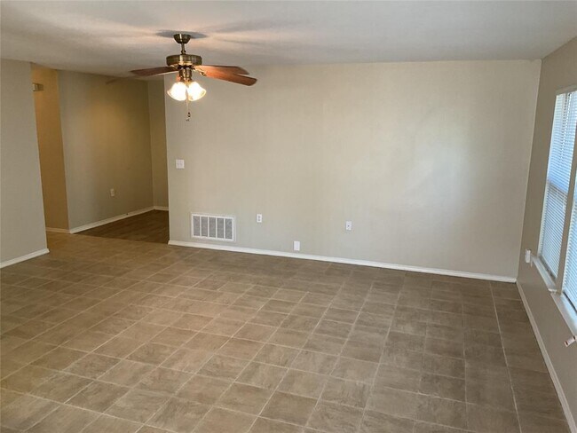 Foto del edificio - 7903 Running Water Dr