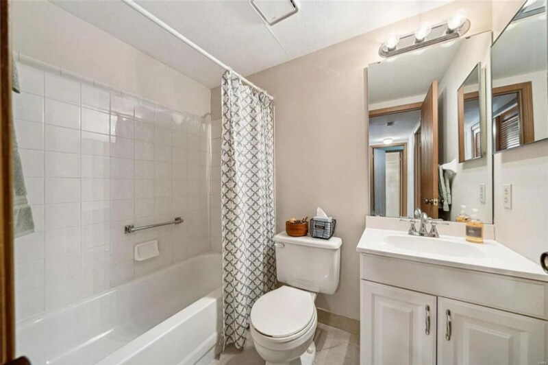 1942 Marine Terrace Dr Unit A, St. Louis, MO 63146 Condo for Rent in