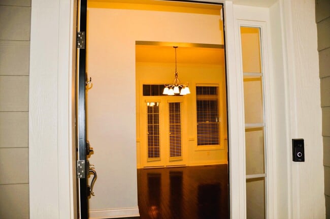 Foto del edificio - 4194 Troutbrook Dr