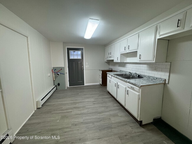 Building Photo - 513 Oak St