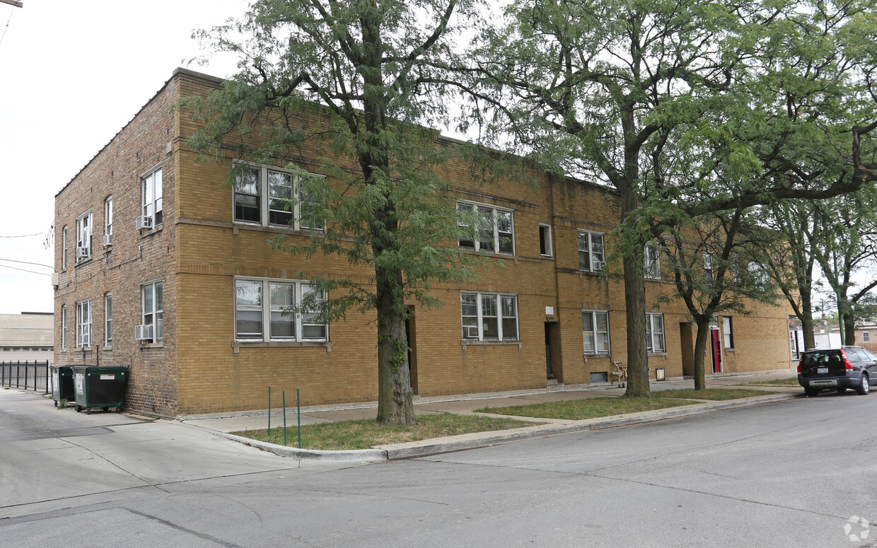 Foto del edificio - 5903 W Irving Park Rd