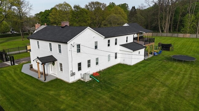Building Photo - 6615 E Lake Rd