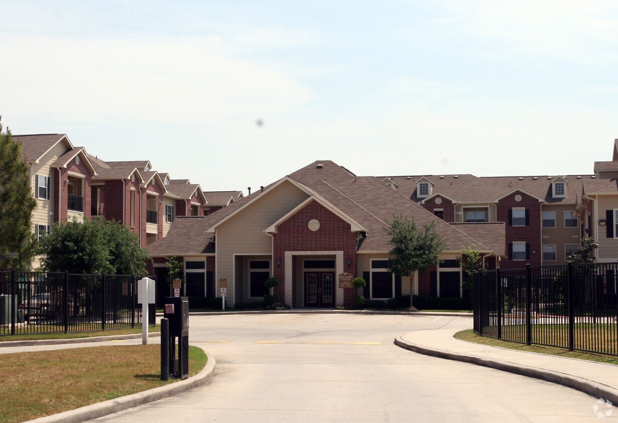 Chisholm Trail Apartments Houston, TX