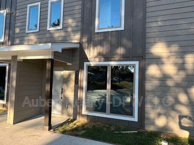 Building Photo - 2526 S Fannin Ave