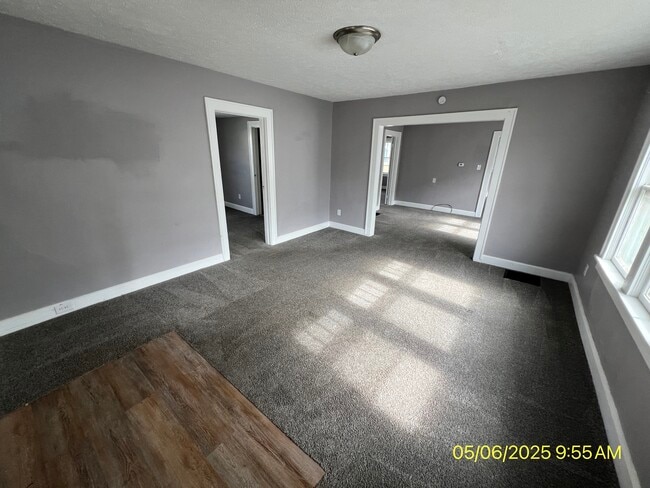Building Photo - 1522 W 8th St