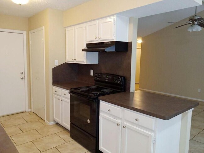 Building Photo - 4531 Towergate Dr