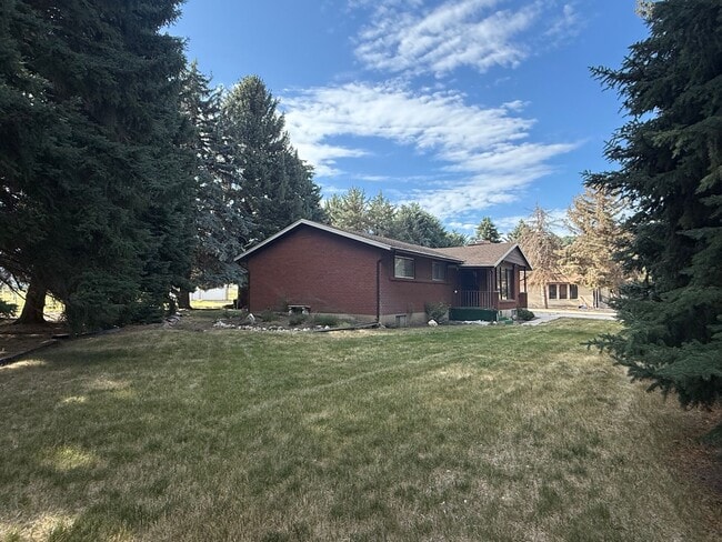 Building Photo - 916 S 6800 E