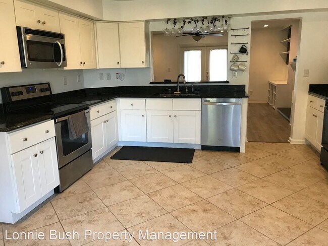 Building Photo - 4 br, 2.5 bath House - 1744 Bernstein Dr