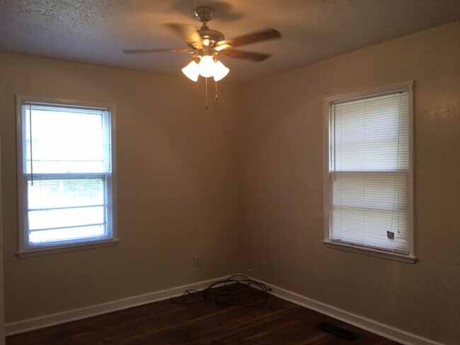 Foto del edificio - 4724 Tomahawk Trail