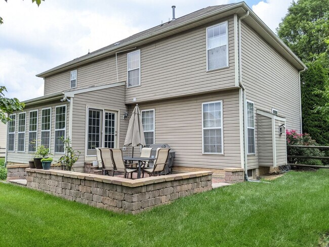 Building Photo - 403 McClellan Dr