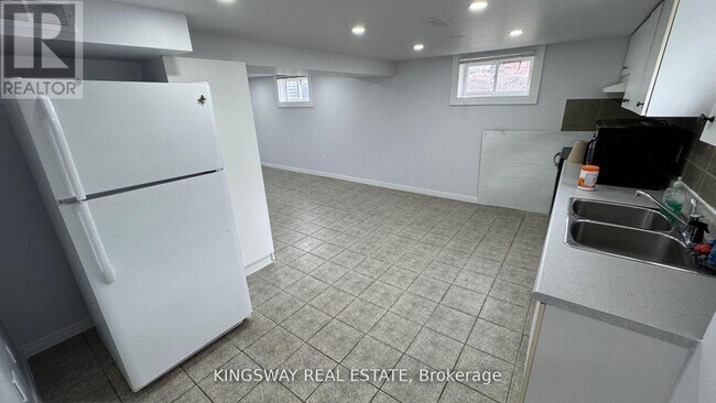 Photo du bâtiment - 65 Park Crescent