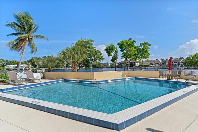 Building Photo - 931 Palm Trail